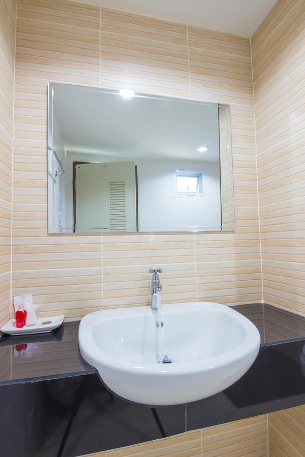 City 2 Lampang Extérieur photo